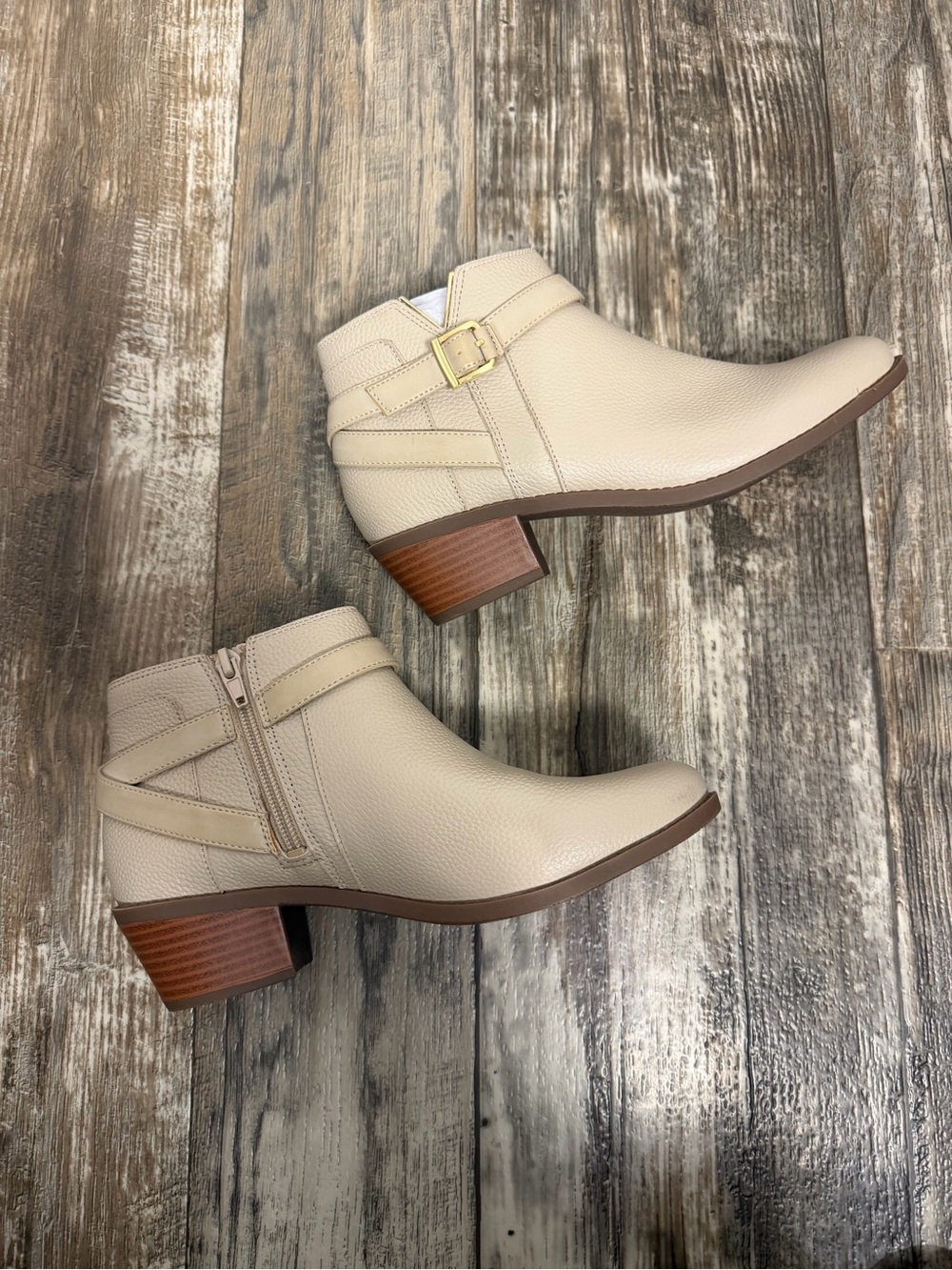 Vionic Cream Leather Ankle Bootie with Buckle Size 7 - Picture 10 of 16